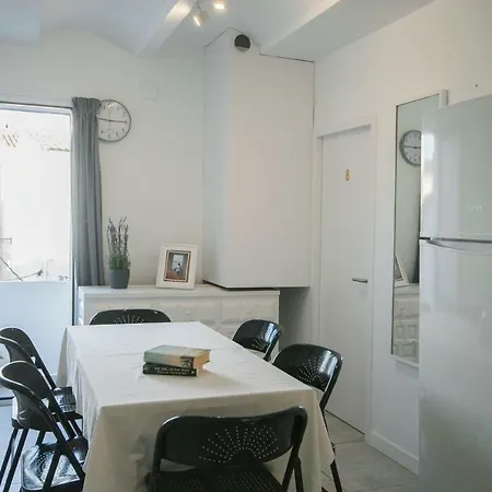 Hostel Lets Holidays