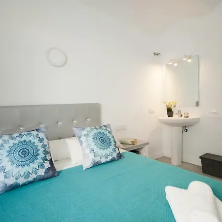 Hostel Lets Holidays